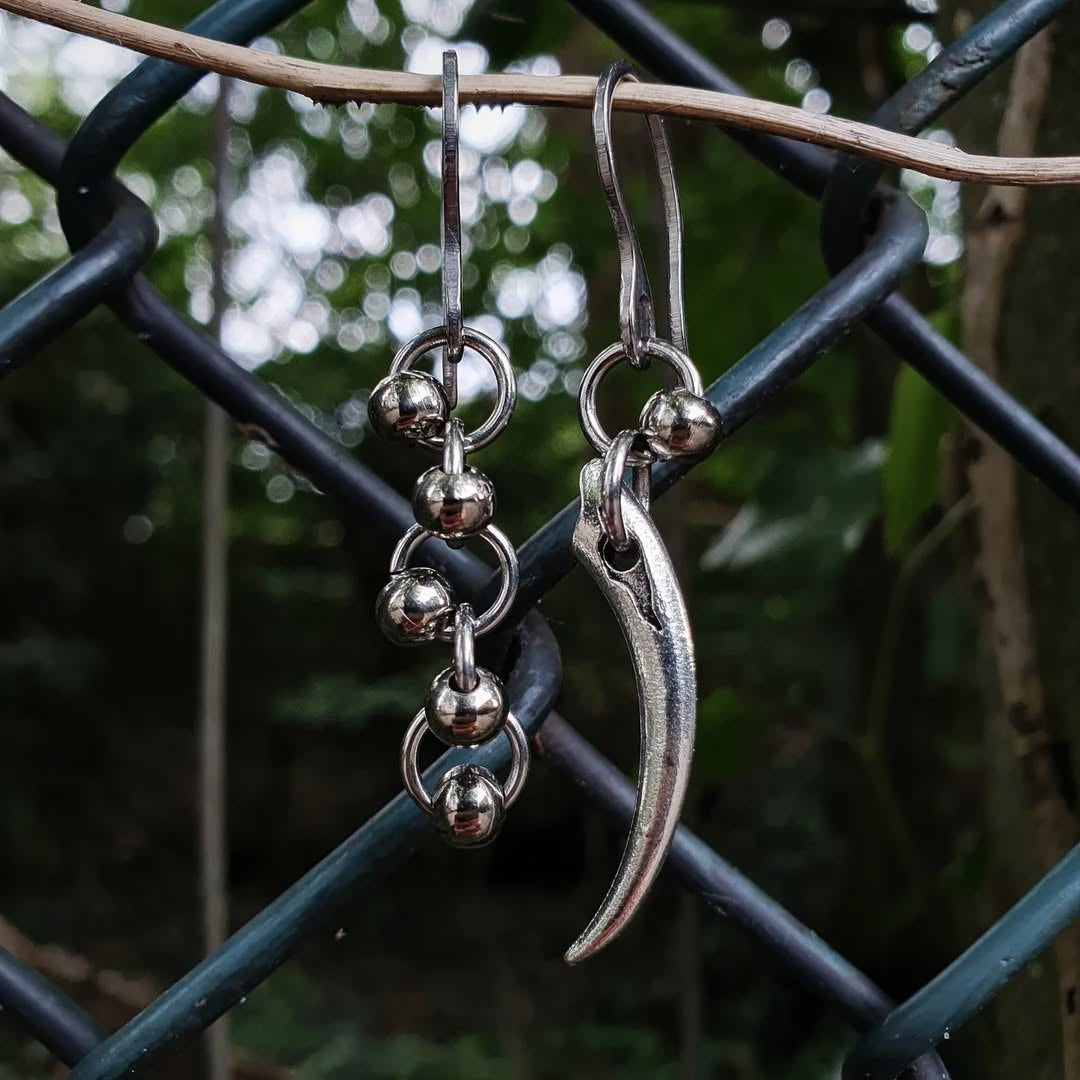 Pierced Claw - Earrings